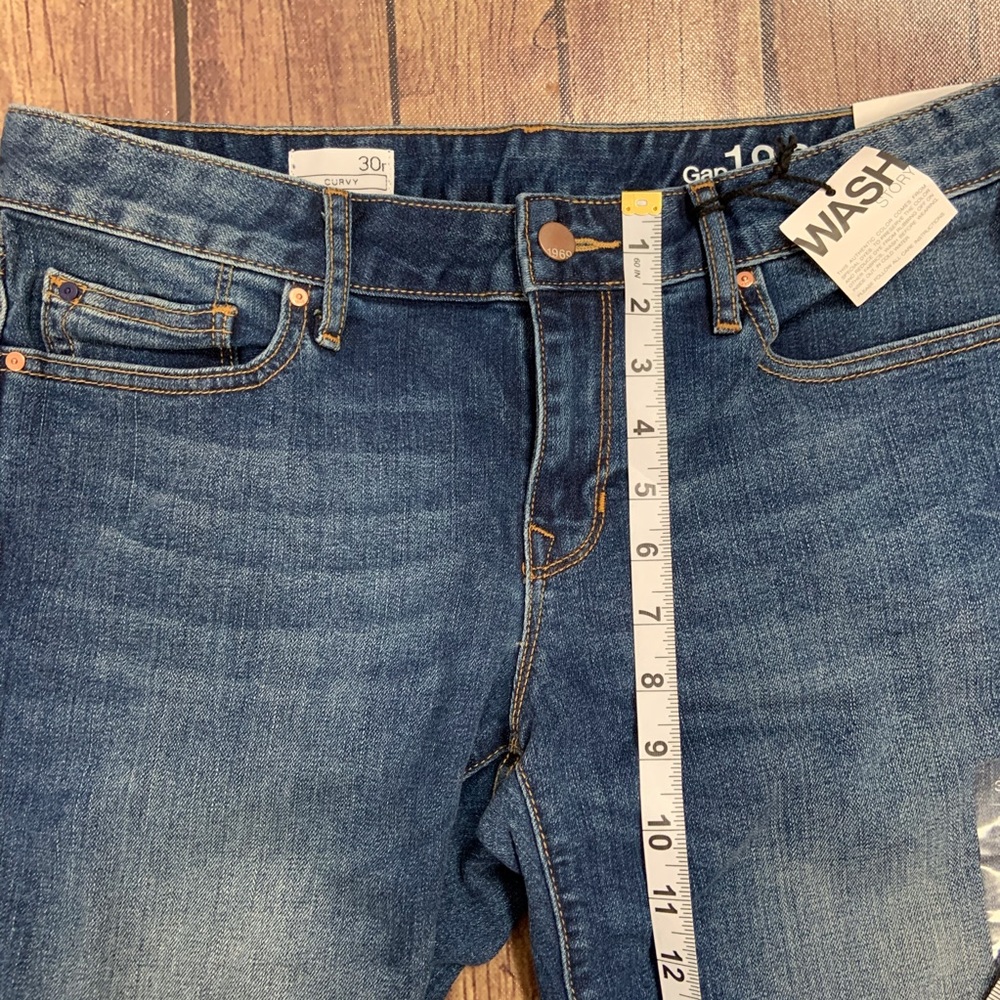 NWT Gap Cut Off Curvy Jeans - Picture 2 of 5